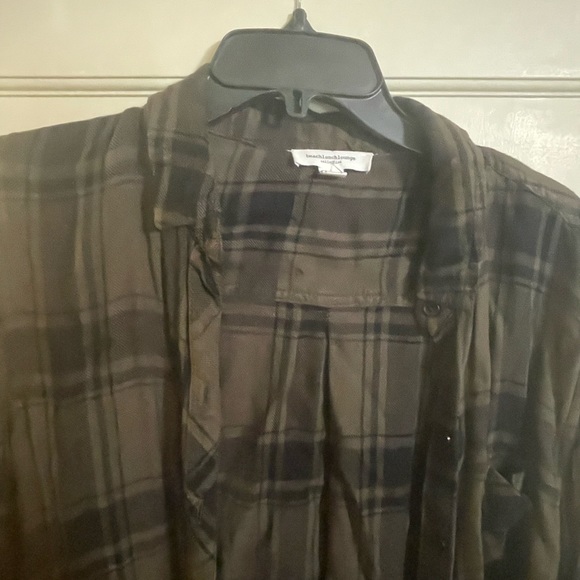 Green plaid top. Beach lunch lounge brand. Good condition. Size large - Picture 3 of 3